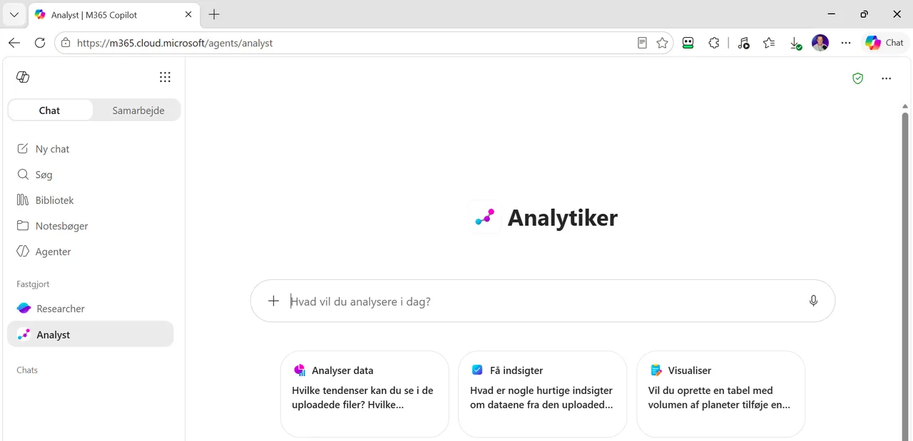 The Analyst agent opened in Microsoft 365 Copilot with a prompt field and three suggestions for analyzing data, getting insights, and visualizing
